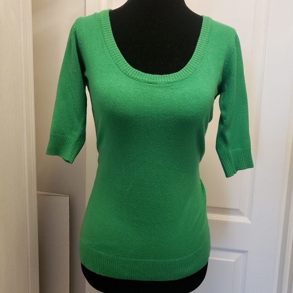 Green sweater with 3/4 sleeves - Picture 3 of 4